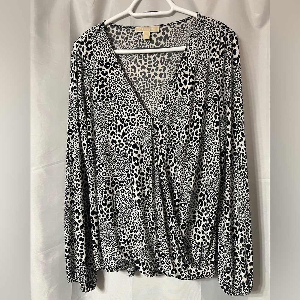 Michael Kors Black & White Leopard Print Wrap Blouse - Women Tops. XL. EUC